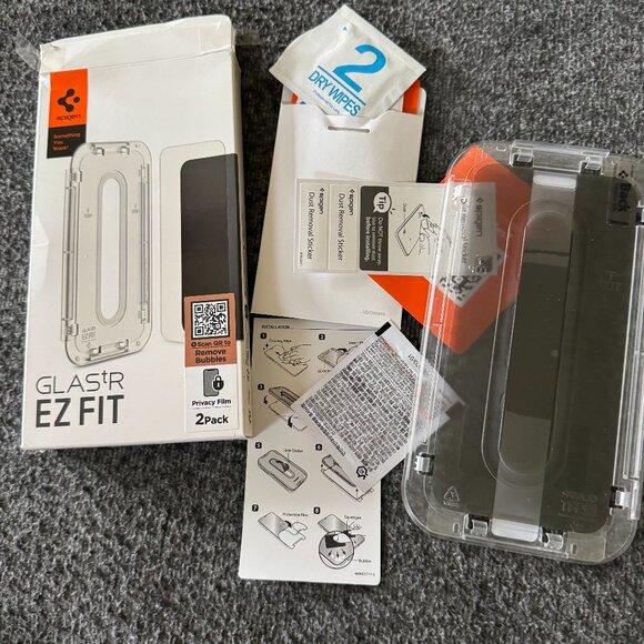 4 total IPHONE 11 Pro Max Screen Protectors Spigen & Spigen Privacy & Aliun - Picture 4 of 8